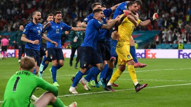 2020欧洲杯决赛意大利狂喜再捧金杯，英格兰主场落败